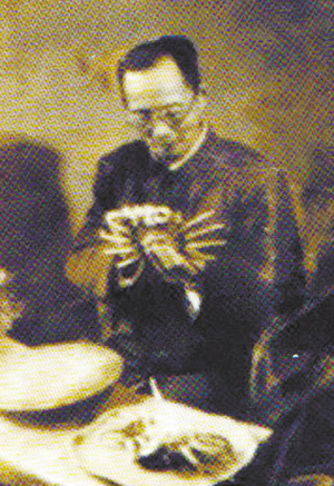 裴石民